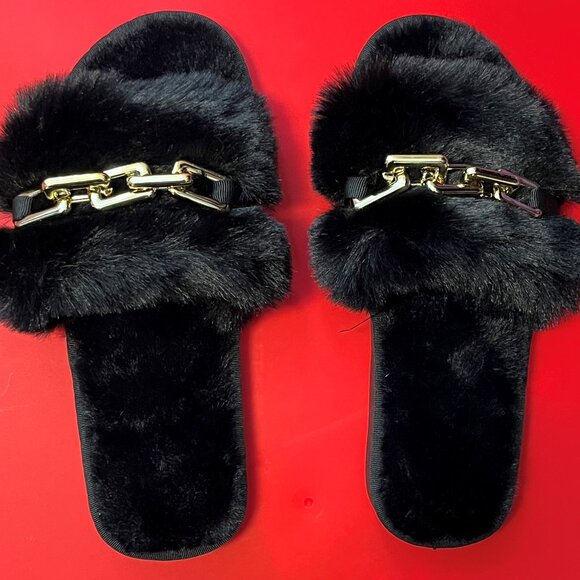 Chic Black Faux Fur Slippers with Gold Chain Detail - Picture 1 of 4